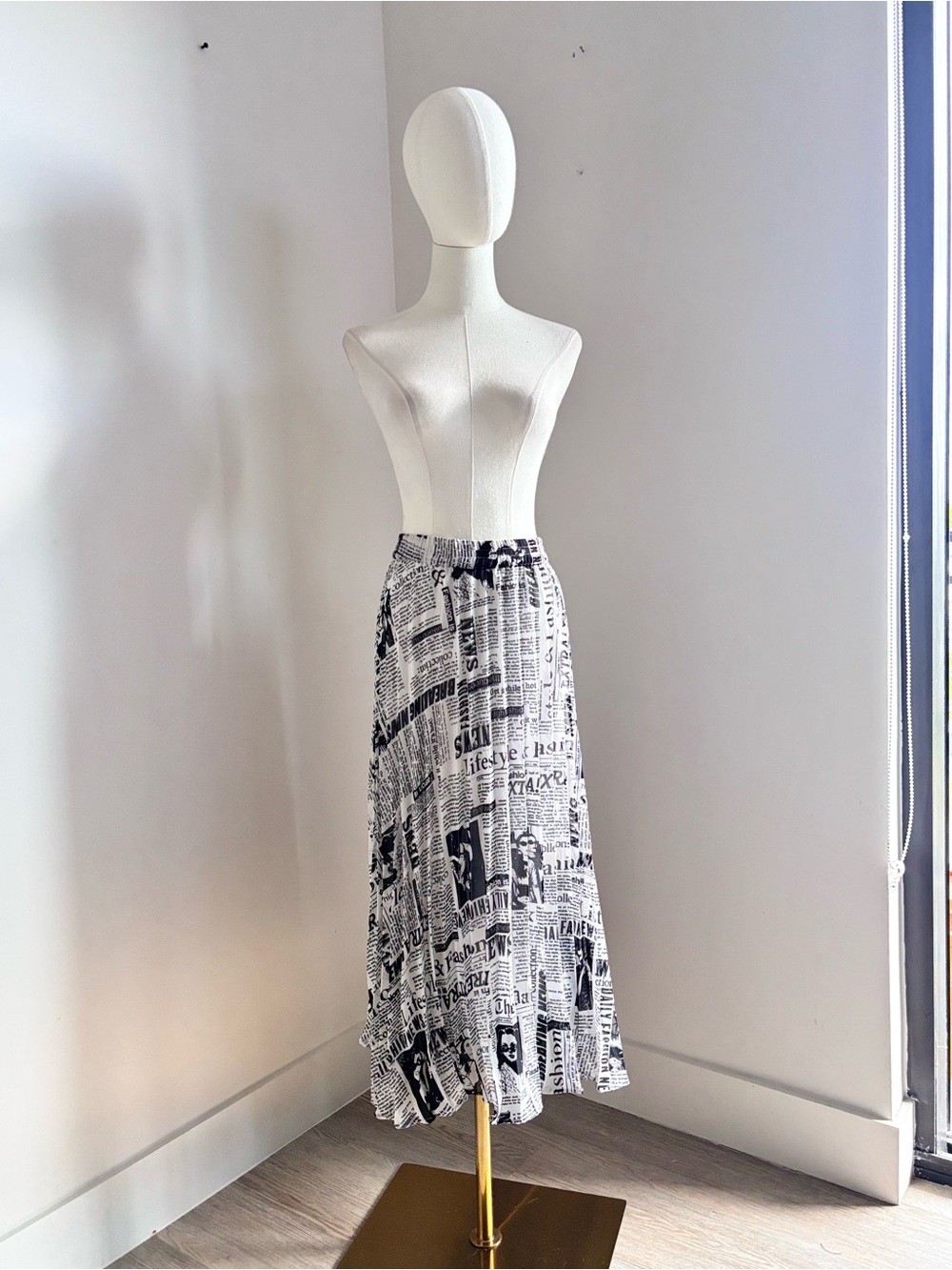 Live 4 Truth Black White Newspaper Print Pleated Midi Skirt Elastic Waist XL